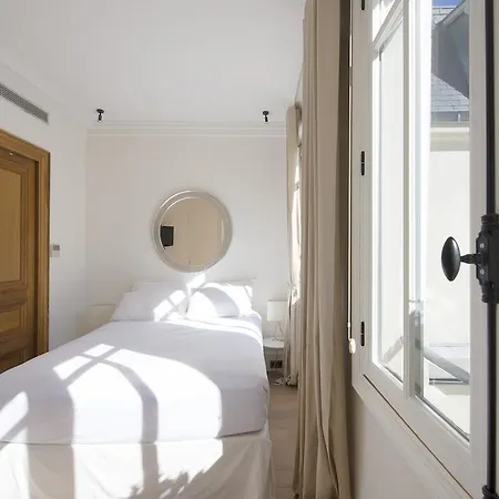 Apartment Place Vendome Paris